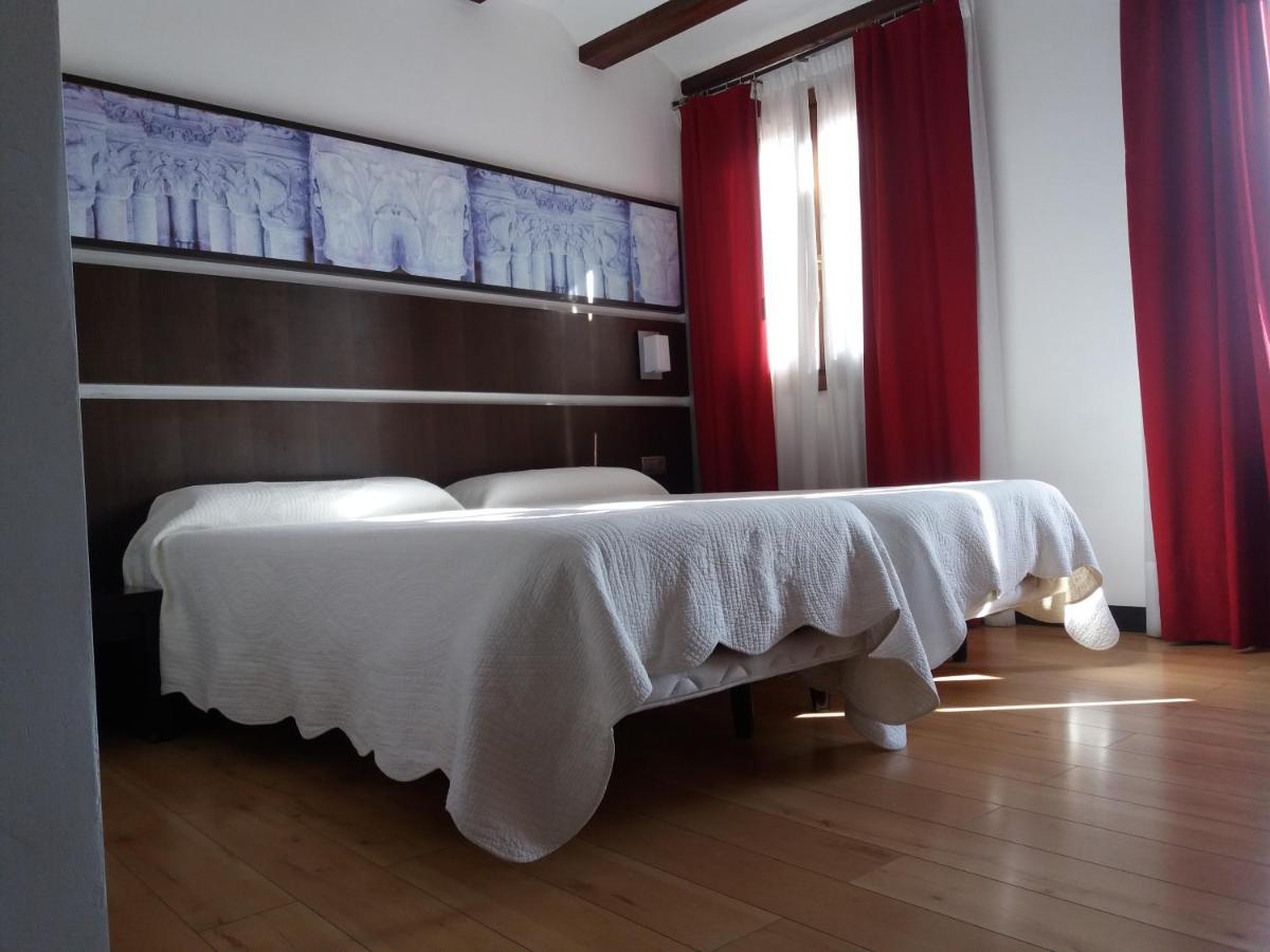 Hotel Rey Sancho Navarrete Zewnętrze zdjęcie